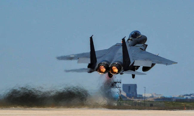 Η στρατιωτική άσκηση που τίναξε στον αέρα τη Σύνοδο Τραμπ-Κιμ